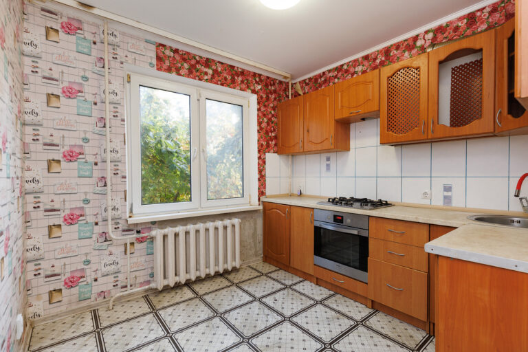 2-к. квартира, 54 м², 1/5 эт. г. Светлый, Горького, 4. Цена — 4400т.р.