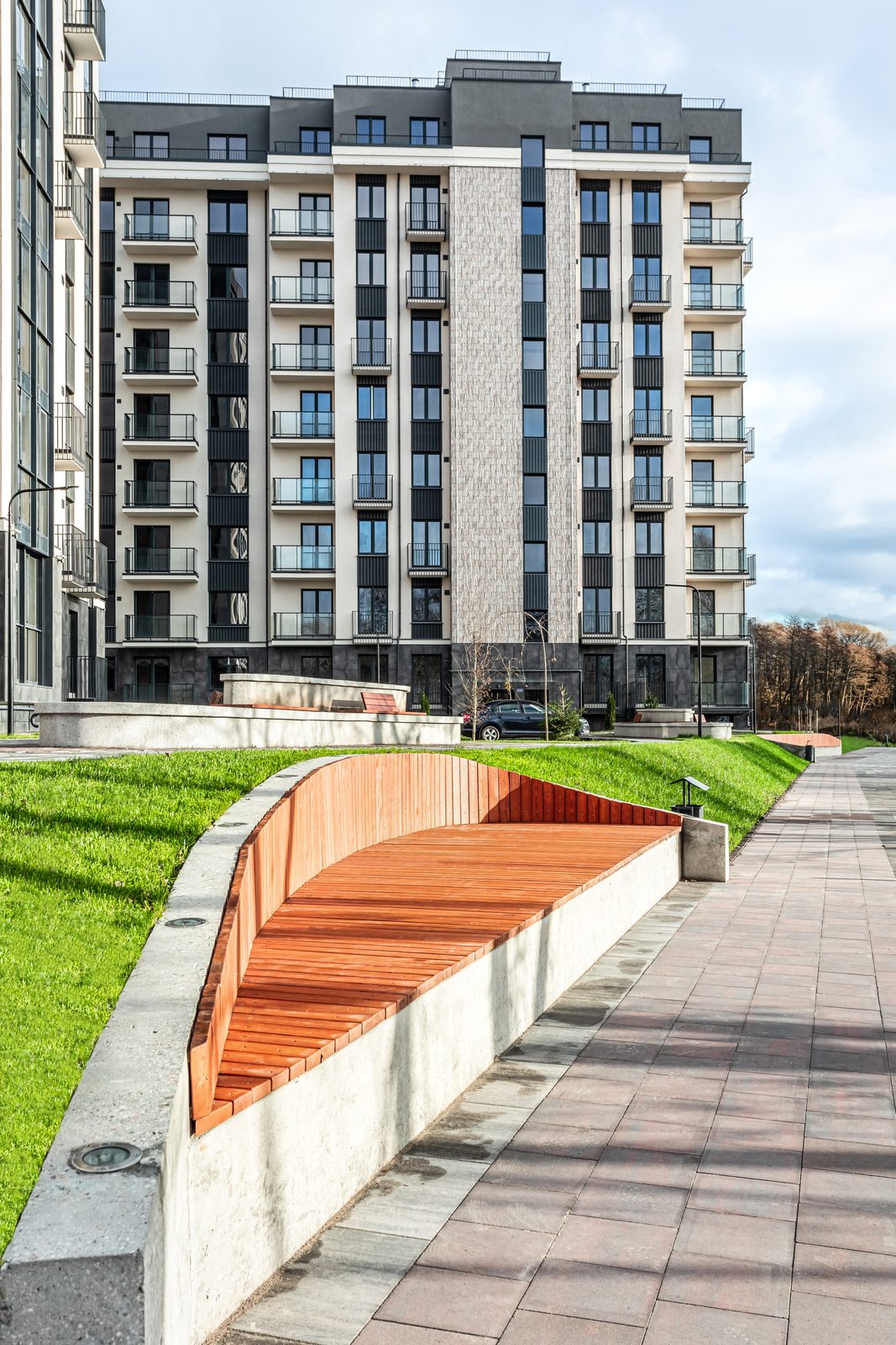Прогулочные дорожки с разными покрытиями в ЖК Теодор Кроне